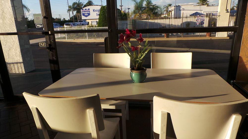 The Dixie Orange County Hotel Stanton Exterior foto