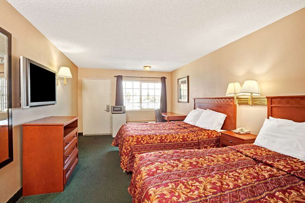 The Dixie Orange County Hotel Stanton Quarto foto