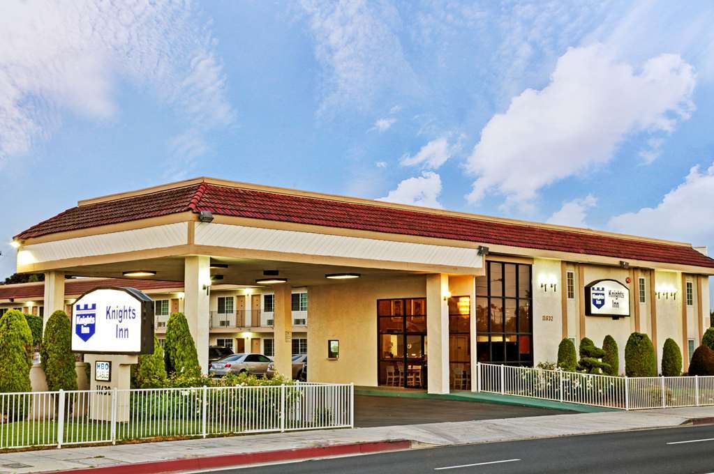 The Dixie Orange County Hotel Stanton Exterior foto